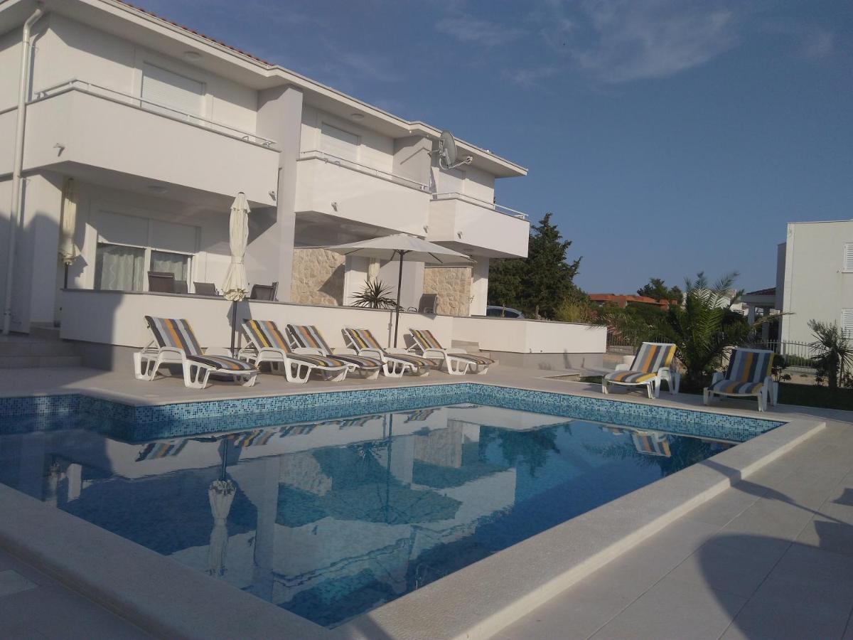 Luxury Apartments Cuba 1 Novalja Exterior photo