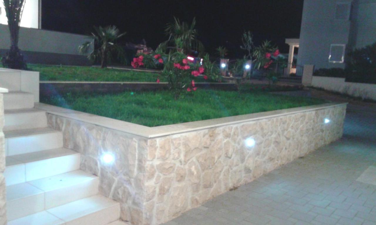 Luxury Apartments Cuba 1 Novalja Exterior photo